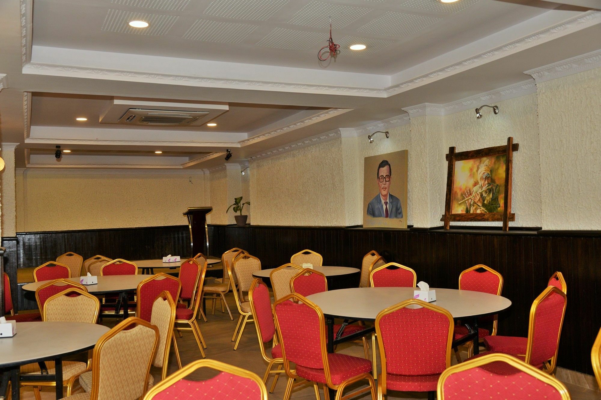 Hotel Raniban Arcade Покхара Екстер'єр фото